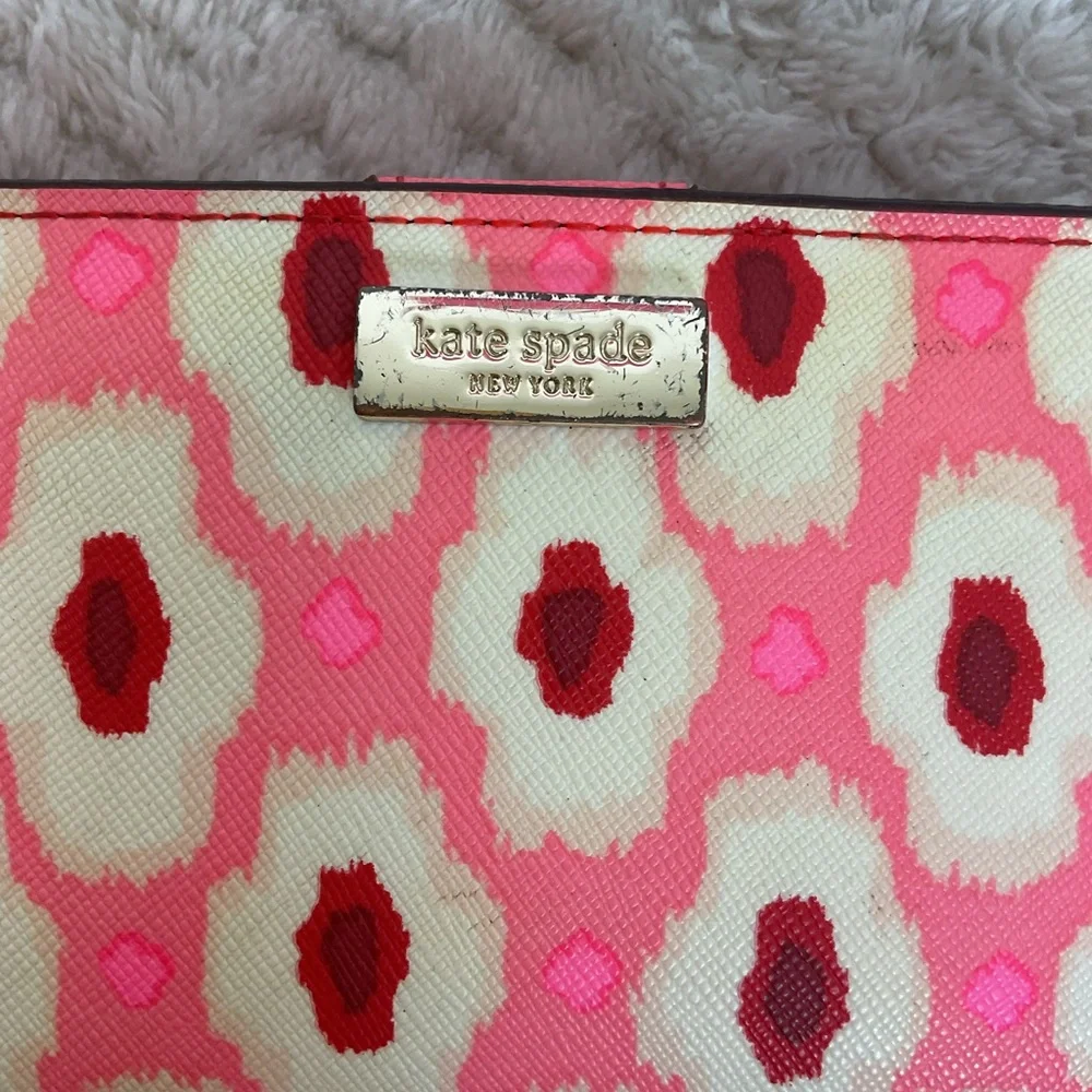 Kate Spade Laurel Way Stacy Abstract Pink White Bifold Wallet